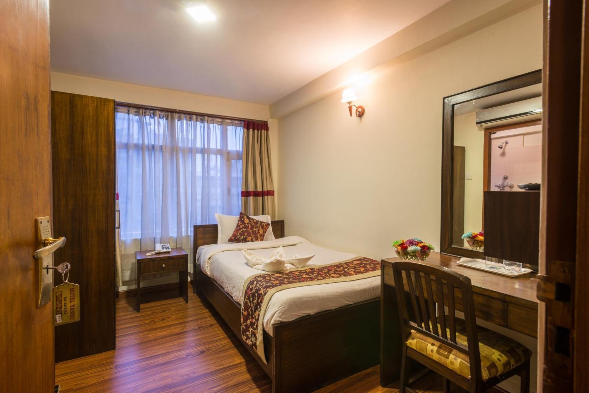 Hotel Yambu Kathmandu Esterno foto